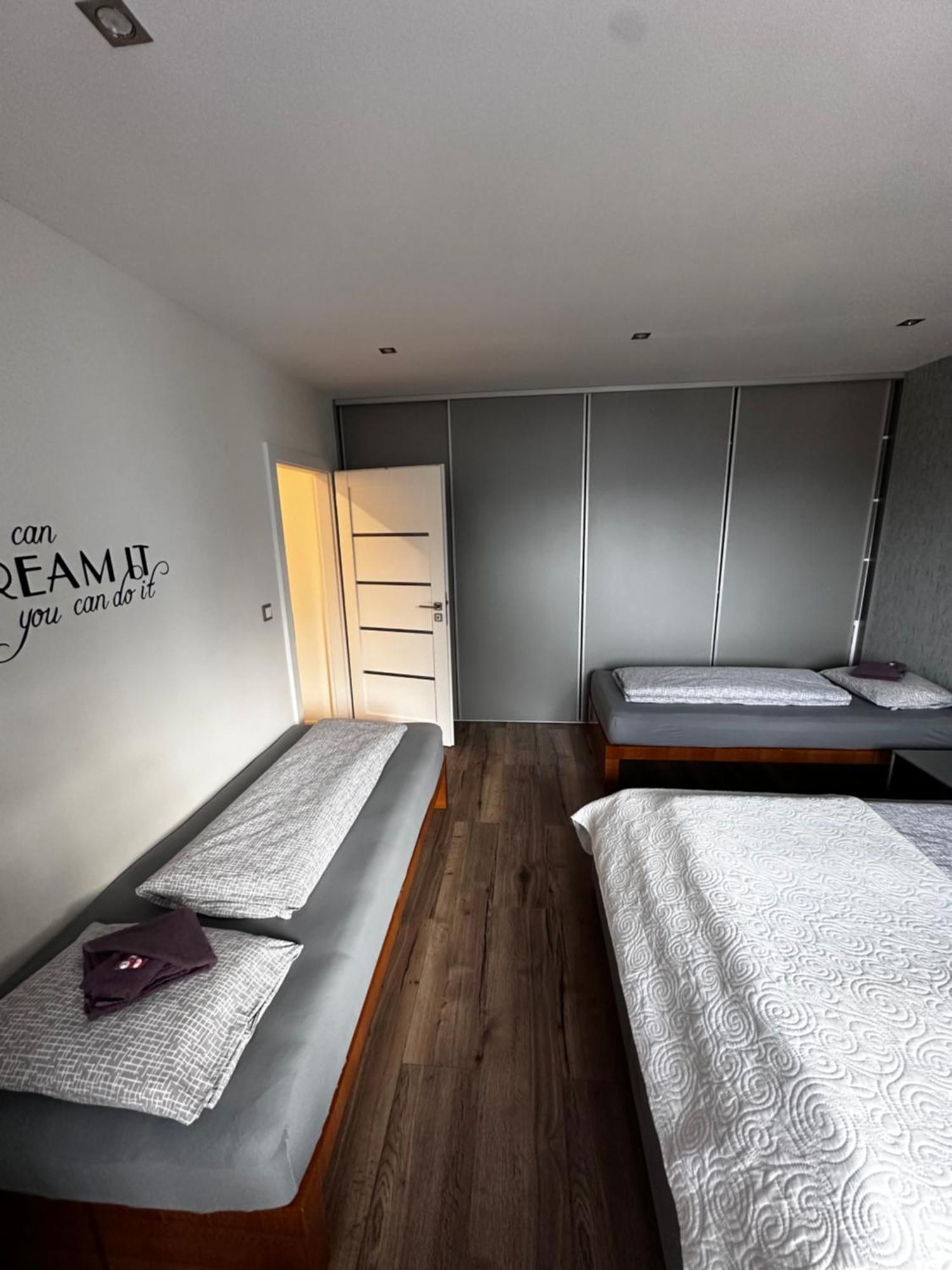 We Apartment - Close To The Center & City View, Self Check-In 24H Banská Bystrica Extérieur photo